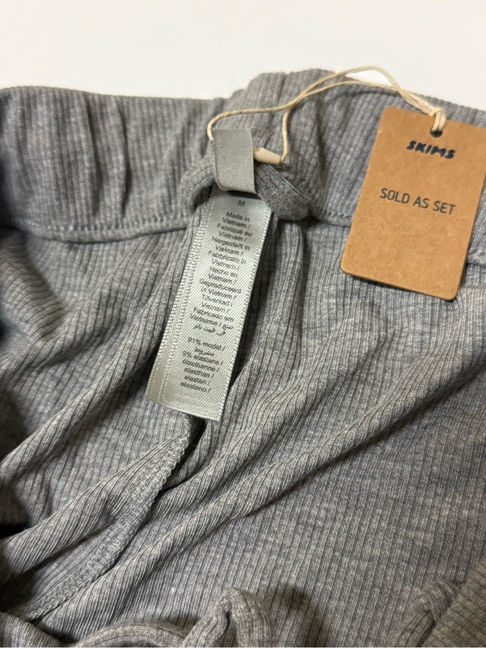 NWT Skims Women’s Sleepwear Pajama Bottom Pants Gray Ribbed Wide Leg Size M - Picture 2 of 3
